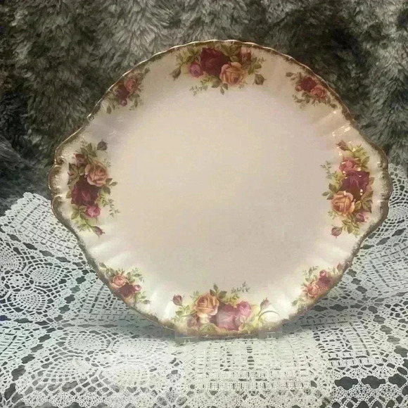 OLD COUNTRY ROSES  Royal Albert
Serving Plate - Picture 1 of 12